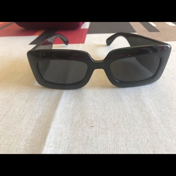 Gucci sunglasses. - Picture 2 of 4